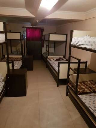 Отель RP Hotel Ереван Односпальная кровать в общем номере с 10 кроватями-1