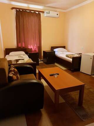 Отель RP Hotel Ереван Двухместный номер с 2 отдельными кроватями и дополнительной кроватью-2