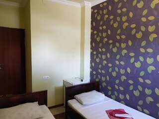 Отель RP Hotel Ереван Бюджетный двухместный номер с 2 отдельными кроватями-1